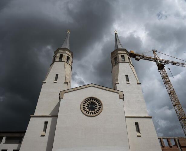 Átadták az új premontrei apátsági templomot Gödöllőn
